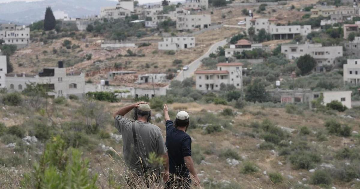 Izraelski osadnici zranili podla uradov pat Palestincanov na Zapadnom brehu Jordanu