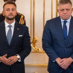 Koalicia chce vlastny navrh k oznamovatelom korupcie pochovat cez nedovoleny prilepok k vojnovym hrobom