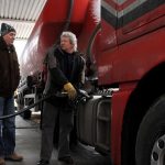 Limit tankovania 400 eur je podla dopravcov neudrzatelny vyzvali na jeho zmenu