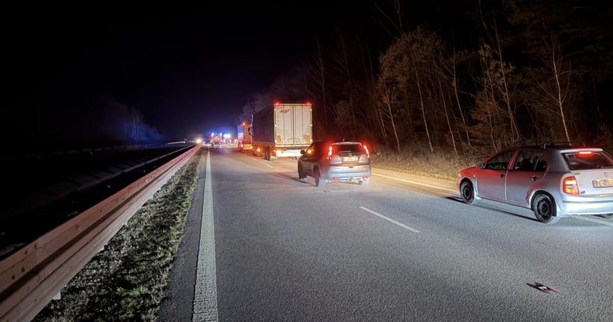 Medzi Novakmi a Prievidzou zrazilo auto chodca vodici hlasili dopravne zapchy a oneskorenia