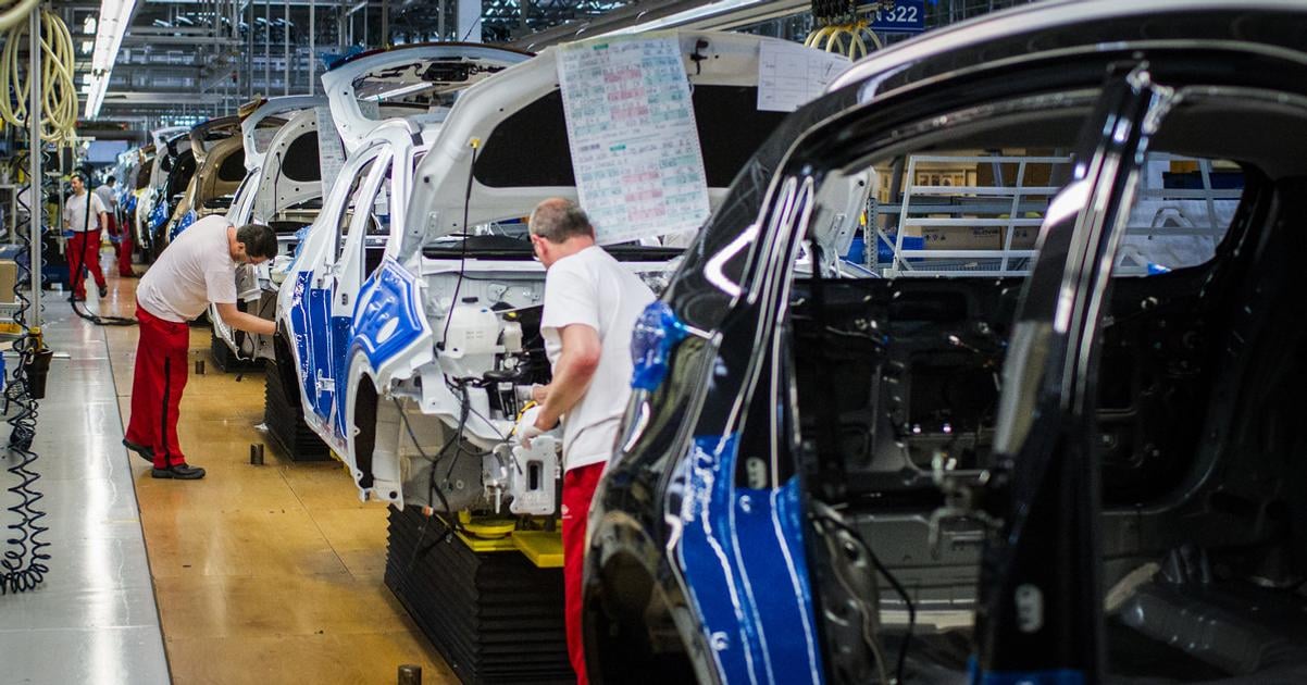 Nazov v slovencine Situacia sa vyostruje odborari v automobilke Kia hrozia strajkom K vyplate pozaduju 250 eur navyse