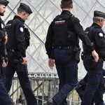 Policia v Parizi zmarila bombovy utok pred Bank of America