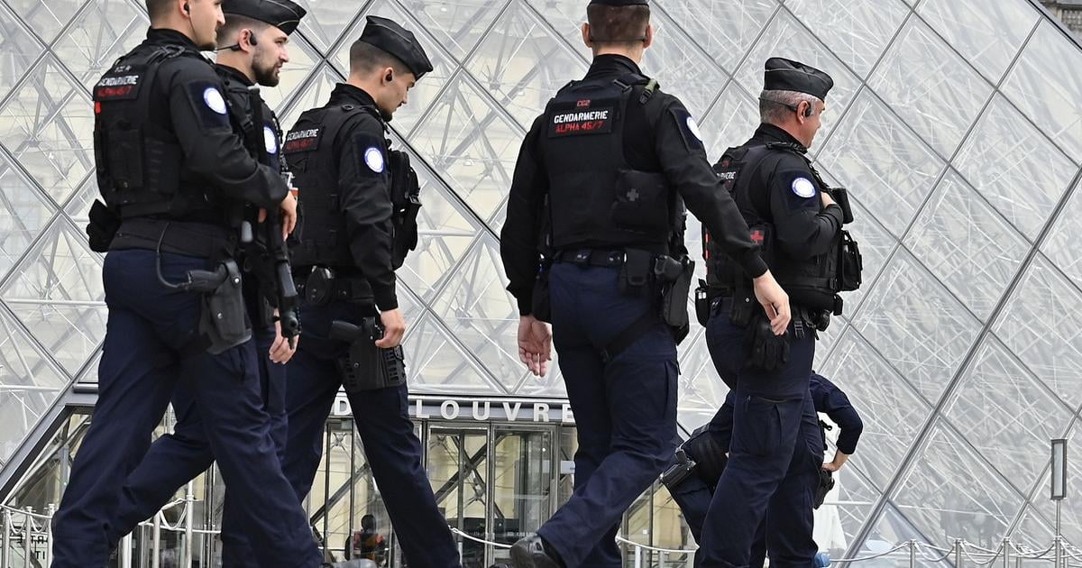 Policia v Parizi zmarila bombovy utok pred Bank of America