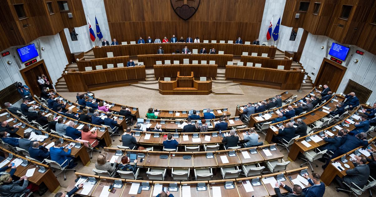 Poslanci zrusili zakon o zriaden uradu ktory mal nahradit urad na ochranu oznamovatelov
