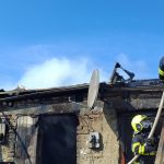 V Podunajskych Biskupiciach zhorela strecha rodinneho domu