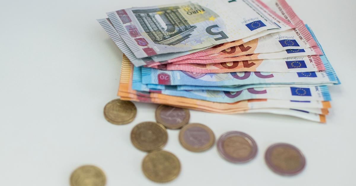 priemerna mesacna mzda vo 4 stvrtroku vzrastla na 1739 eur