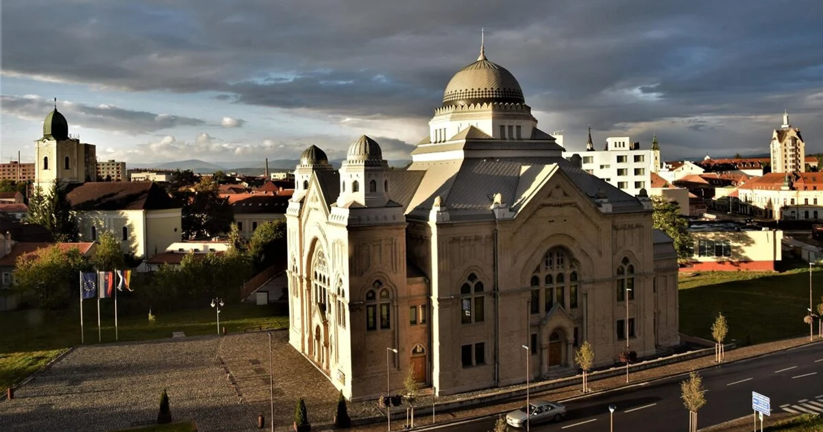 Firma predala ruinu vracia sa jej skvost obnovenu synagogu ziska spat za jedno euro