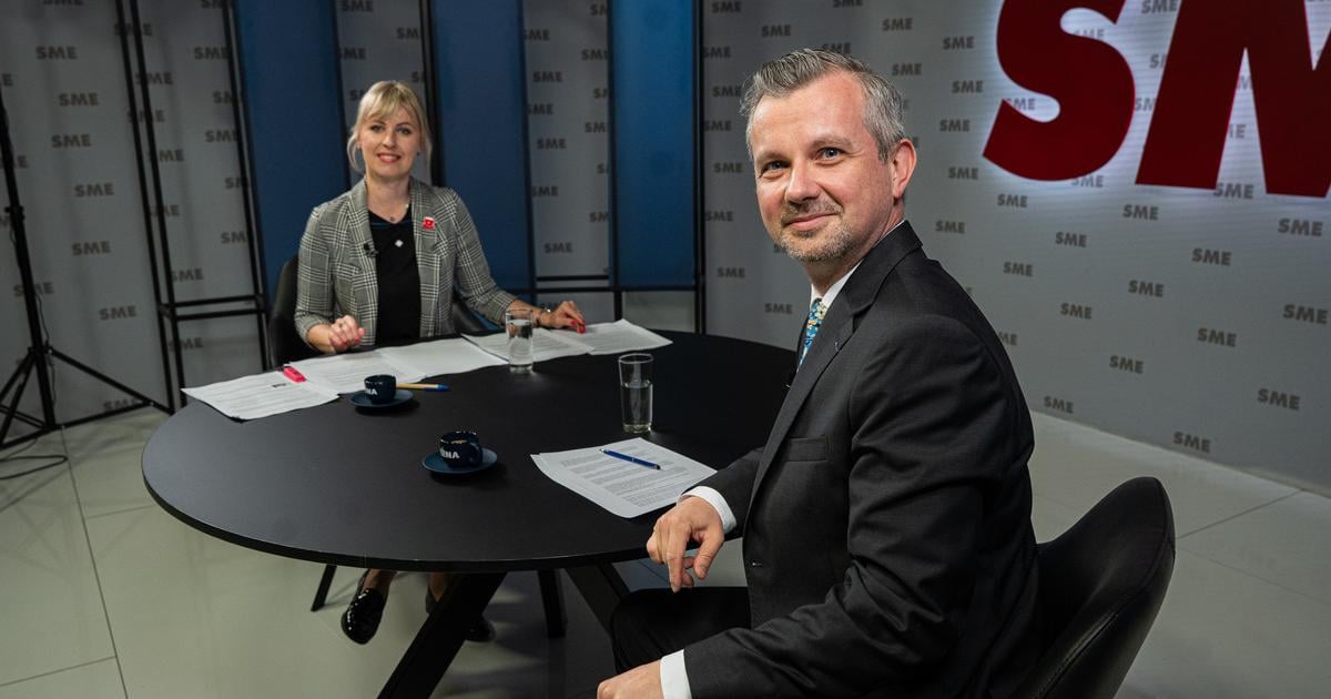 Giba v Arene Pred nedavnom odstupili dvaja premieri pod tlakom obcanov aj bez referenda