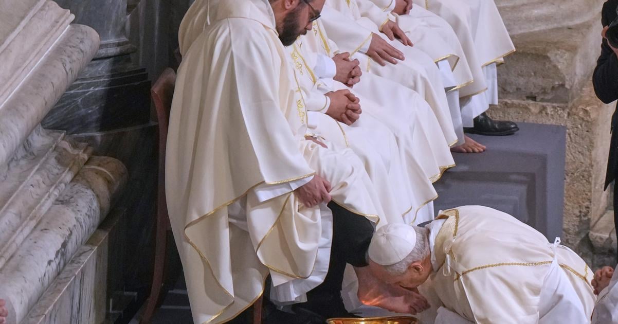 Papez slavil omsu za posvatenie olejov veriacich vyzval aby plnili poslanie cirkvi