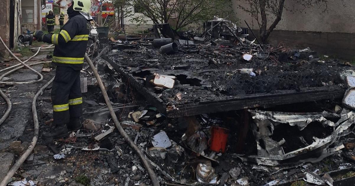 S karavanom uz necestuju zhorel do tla na dvore