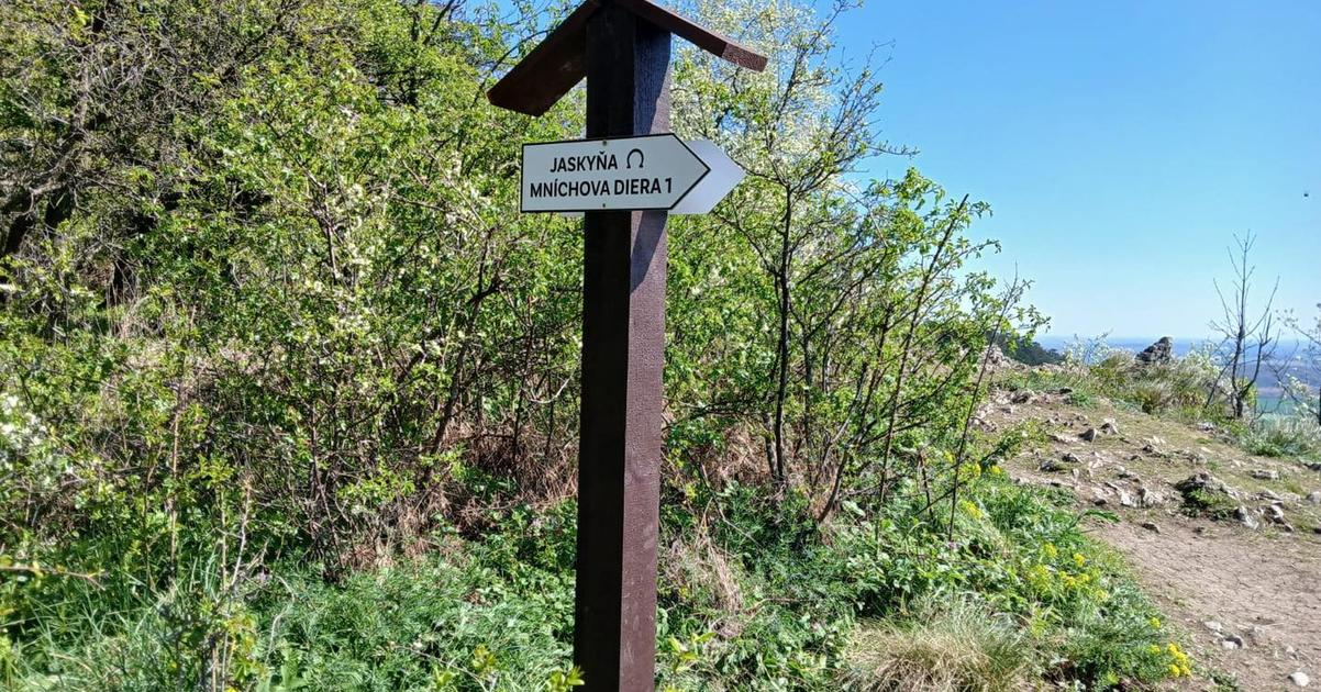 Vyznaili cestu do jaskyne v Malych Karpatoch vstup na vlastne riziko