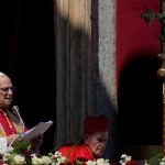 Zvykanie si na nasilie vyhlasil papez Lev XIV vo svojom prvom velkonocnom Urbi et orbi