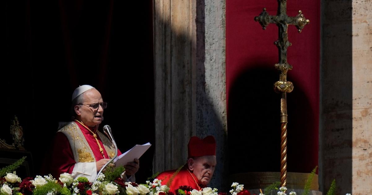 Zvykanie si na nasilie vyhlasil papez Lev XIV vo svojom prvom velkonocnom Urbi et orbi