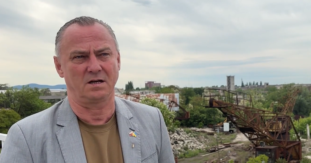 Ambasador Zakarpatska Sutaj Estok bol blizko ked spadli drony ale k hranicam neprisiel