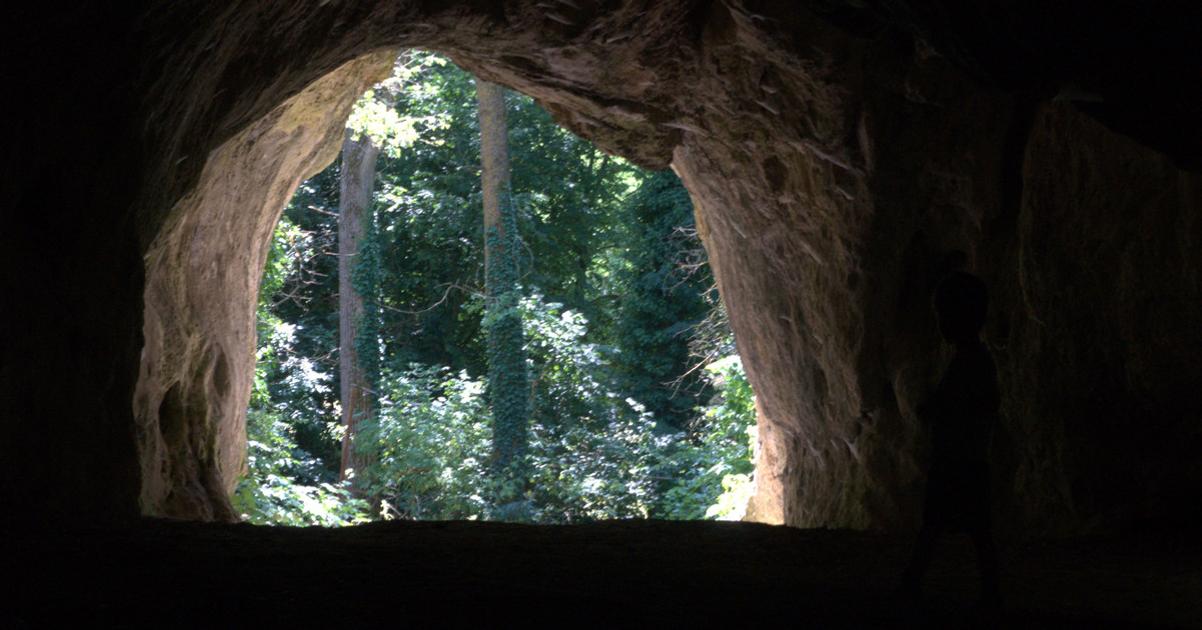 Certova pec fascinuje archeologov uz desatrocia ukryva stopy praveku a prepojenie s dalsou jaskynou
