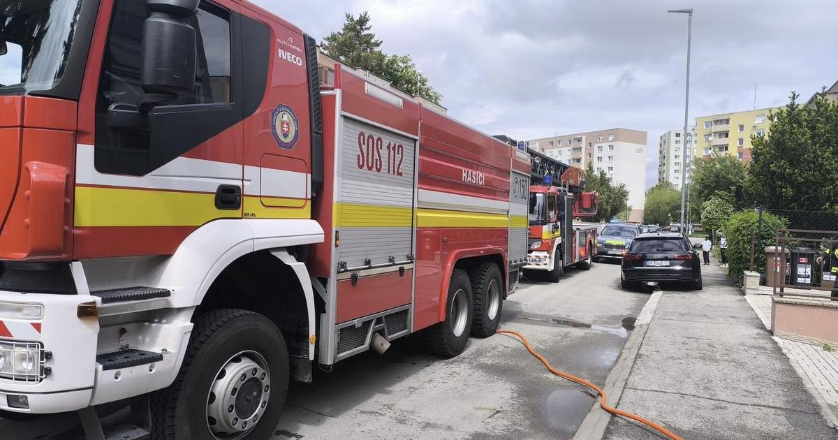 Drama v Novych Zamkoch Byt sa ocitol v plamenoch dvojica skoncila v rukach zachranarov