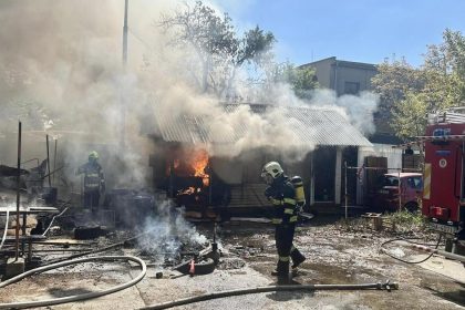 Hasici zasahovali pri poziari odpadu vo Vlcom hrdle Zasiahol aj unimobunky