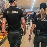 Policajti skrontrolovali v Kosickom kraji takmer 180 obchodnych prevadzok a sro