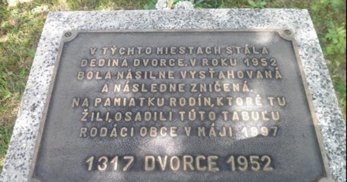 Vojensky obvod vymazal obec je tam zarastene rumovisko chcu jej obnovu narazili na plany obrany