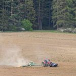 Vyrazne az extremne sucho postihuje pribline polovicu uzemia Slovenska