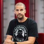 Advokat Kanis Tyrana zena sa dozvie ze jej partnera pustili az ked jej zazvoni pri dverach