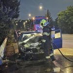 Auto zachvatili plamene snazili sa ich uhasit este pred prichodom hasicov Nikto nebol zraneny