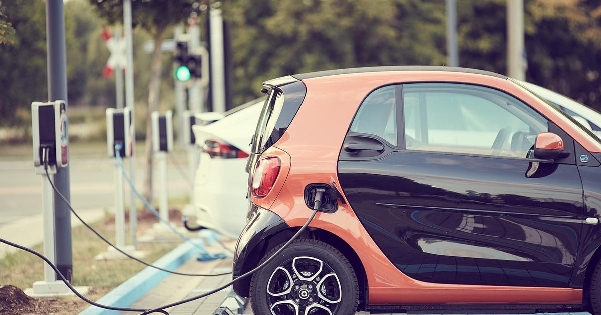 Biznis s elektroautami Lider na trhu preraba kazdy rok miliony zachranuju ho akcionari