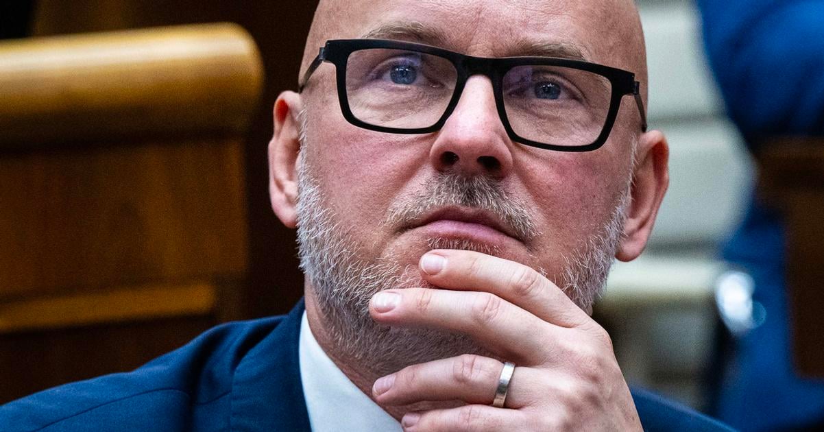 Co sa objavilo v diskusiach Grohling vyzval prezidenta aby nevymenoval Radacovskeho ani Kmeca na posty velvyslancov