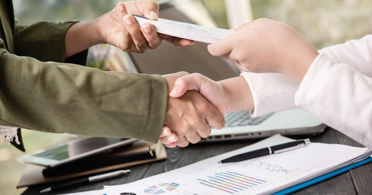 Najvacsia talianska banka Intesa Sanpaolo navrhla prevzatie Monte dei Paschi za 31 miliard eur