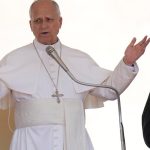 Nasilie nebude mat posledne slovo Papez ukoncila zasadnutie kardinalov vyzvou na mier