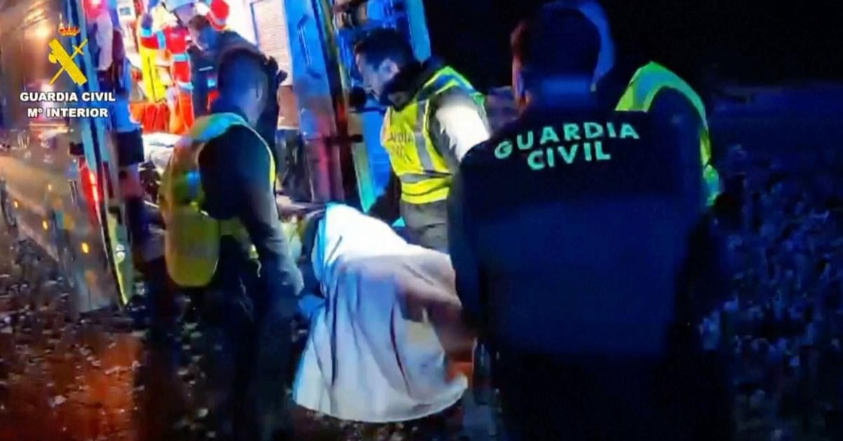 Nazov v slovencine Pri zrazke minibusu s cisternovym vozidlom v Spanelsku zahynulo pat policajtov