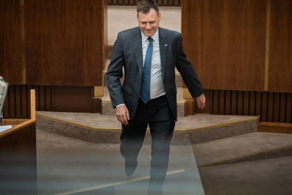 O odvolani ministra Tarabu sa nerokovalo navrh sa presuva na septembrove zasadnutie
