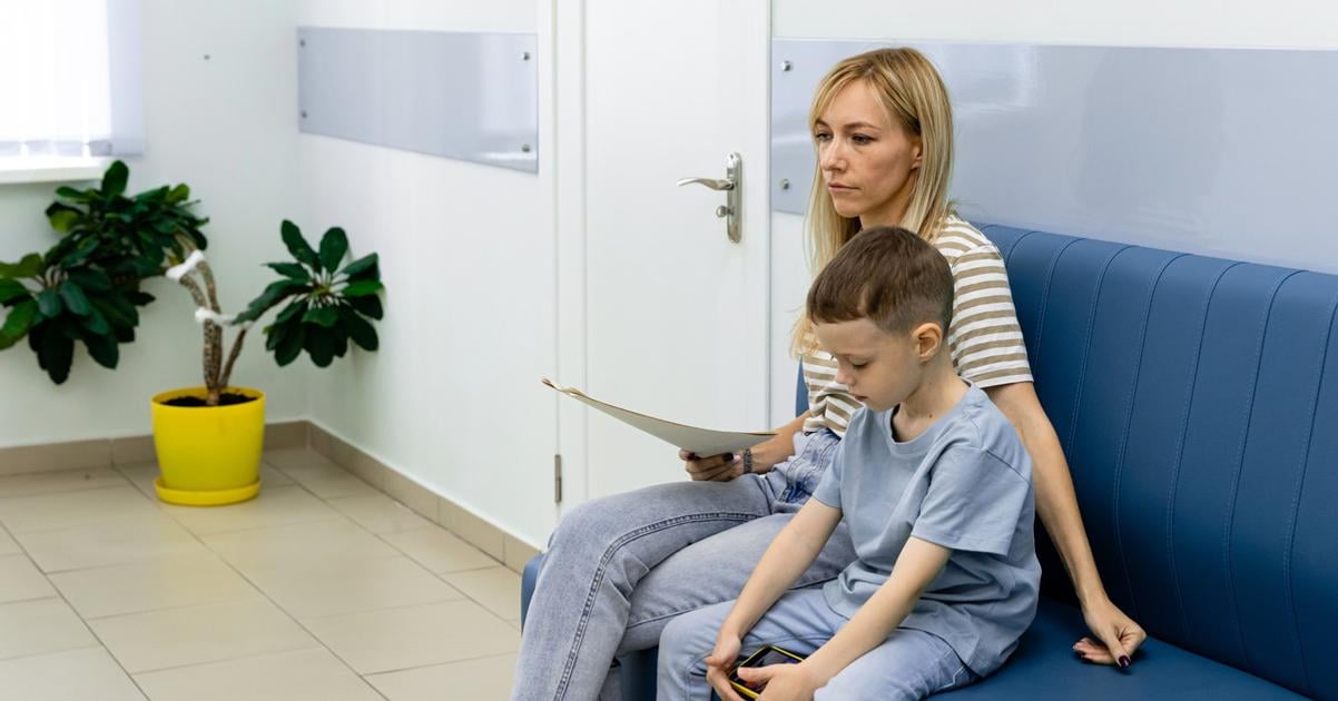 Osamely zamestnanec s detatom dostal od januara viac volna na sprevadzanie k lekarovi