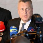 SNS si kladie dalsiu podmienku Nepodpori rozpocet ak dochodky ludom nad 90 rokov nestupnu