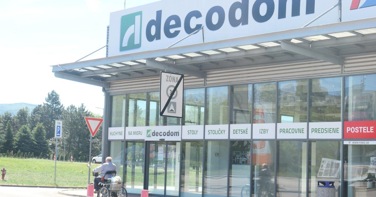 zamestnanci decodomu budu mat moznost ziadat o davky klucova podmienka je splnena no par dni si este musia pockat