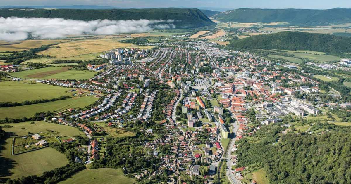 Do centra Roznavy sa po viac ako desatroci vracaju komentovane prehladky