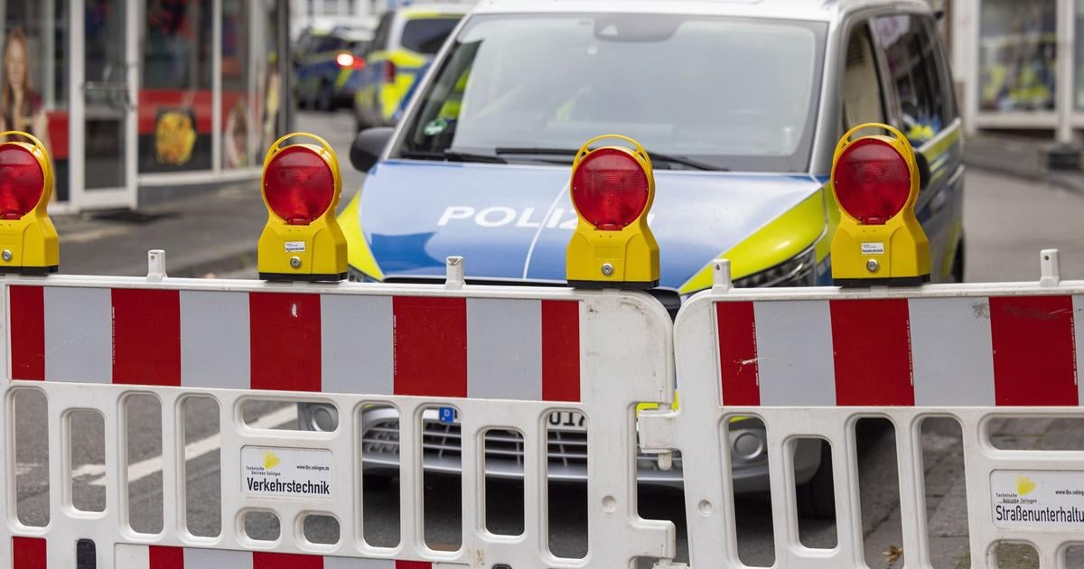 Muz zrejme zadrziava rukojemnikov v banke v nemeckom Regensburgu