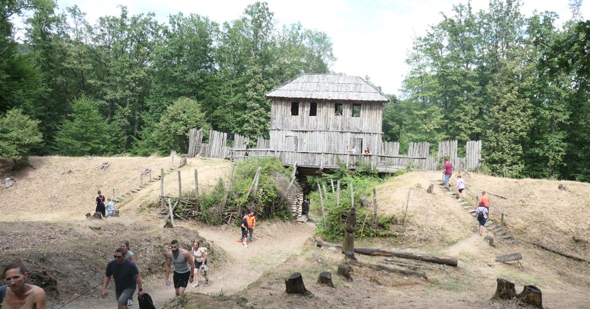 Na Hradisku Valy odhalili druhy pulnicky milnik Evropskej kulturnej cesty svatych Cyrila a Metoda FOTO