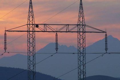 Plan E na elektrifikaciu riesi prekazky ktore brania vacsiemu vyuzivaniu elektriny