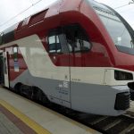 Stredajsie zrusenie a meskaniu viacerich vlakov na zapade sposobil had