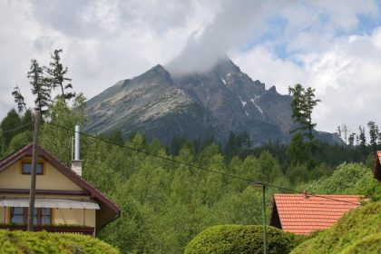 V horskych oblastiach sa od utorka popoludni ocakava silnejsi vietor