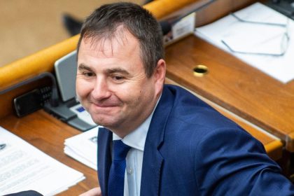 V meste Smeru sa byvali a sucasni stranici navzajom stretavaju Medzitim sa v Zlatych Moravciach deju zvlastne veci