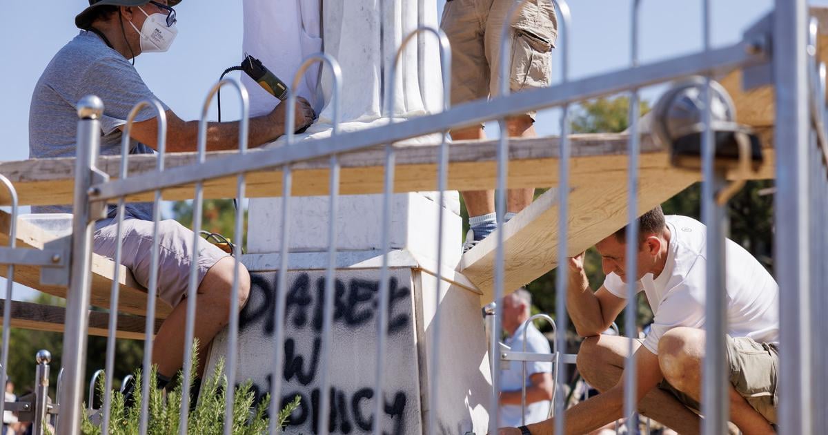 Vandalovia zhanobili sochu Panny Marie v putnickom mestecku Medzugorie