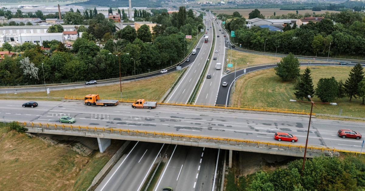Vecer sa zacnu dopravne obmedzenia Most nad rychlostnou cestou bude mat novy asfalt