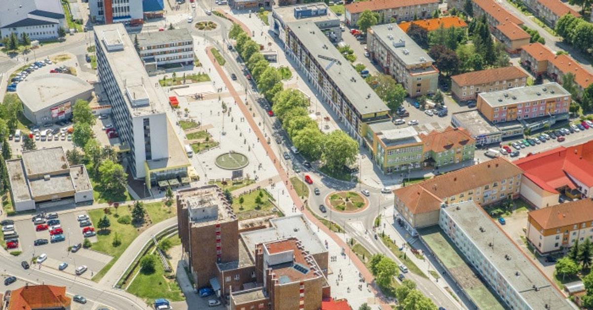 Vo Vranove nad Toplou opravuju namestie pred Domom kultury za viac ako 200tisic eur