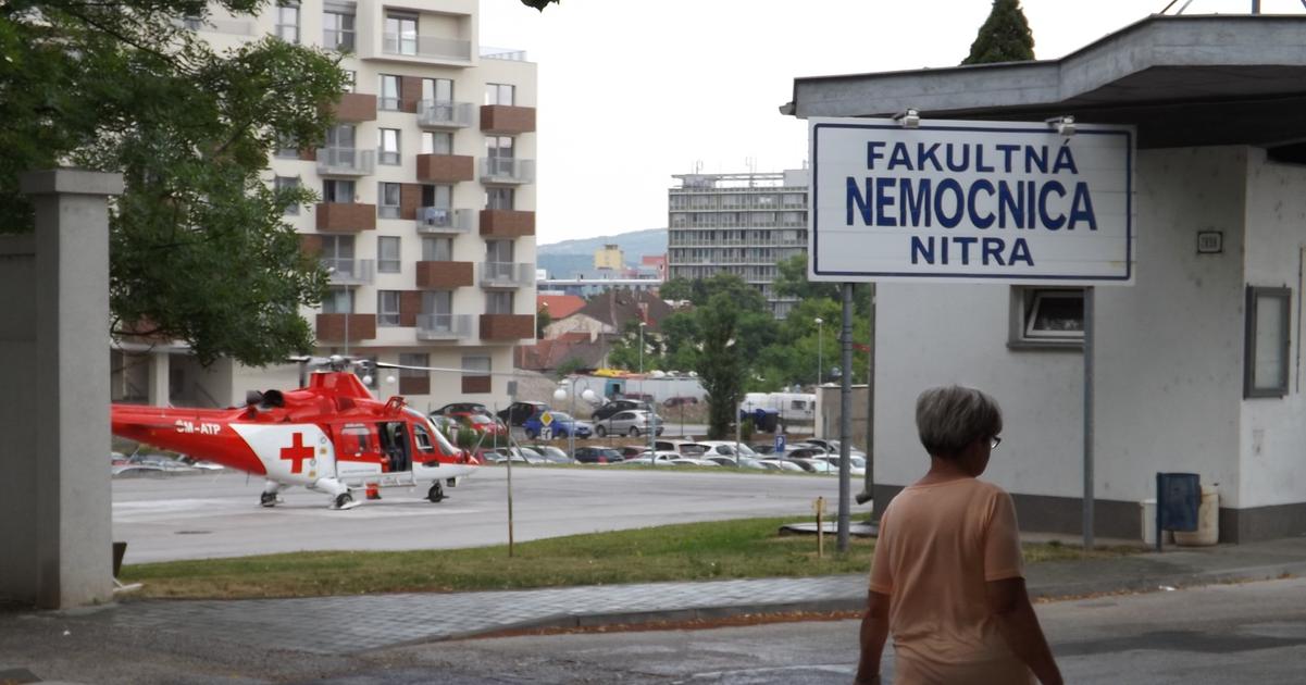 Zachranari pristavaju uz roky v provizoriu statnej nemocnici chyba heliport Pomoc ma zupa