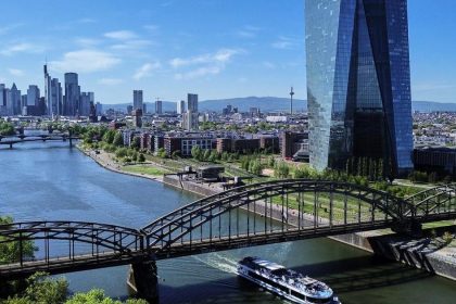 neistota zostava vysoka ECB nenechala urokove sadzby zmenene