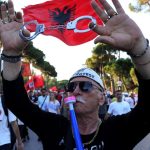 ziadaju o odvolanie premiera albanci protestovali v uliciach tirany uz 35 den v poradi