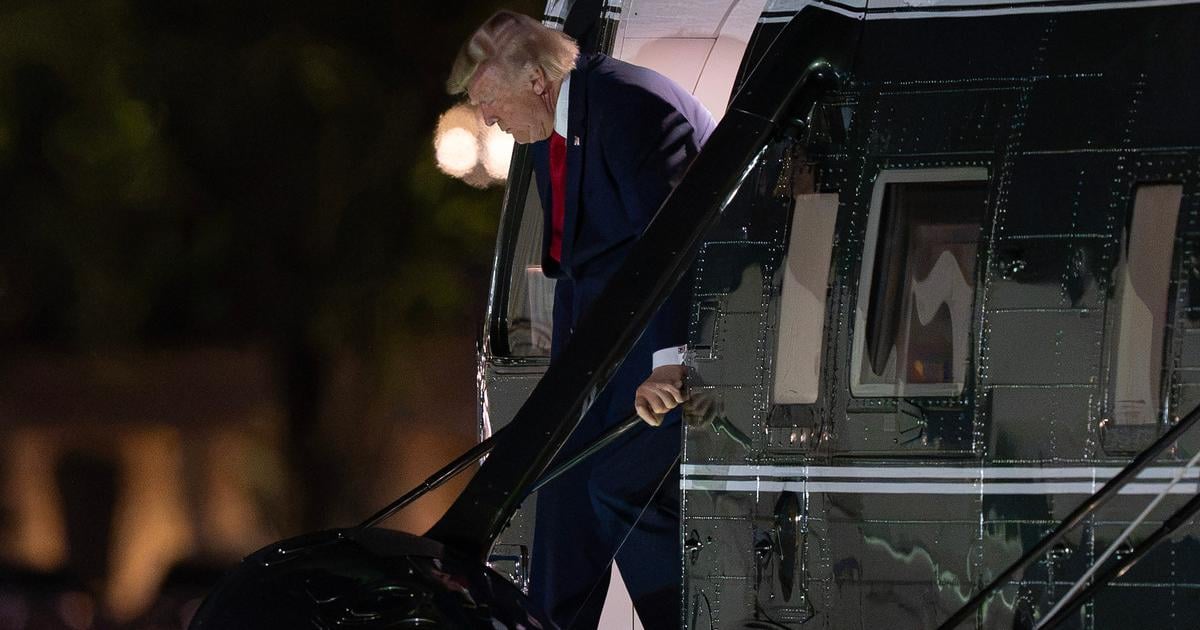 Desiatky pasazierov o nicom netusili Trumpov unik z Air Force One z nich urobil terc