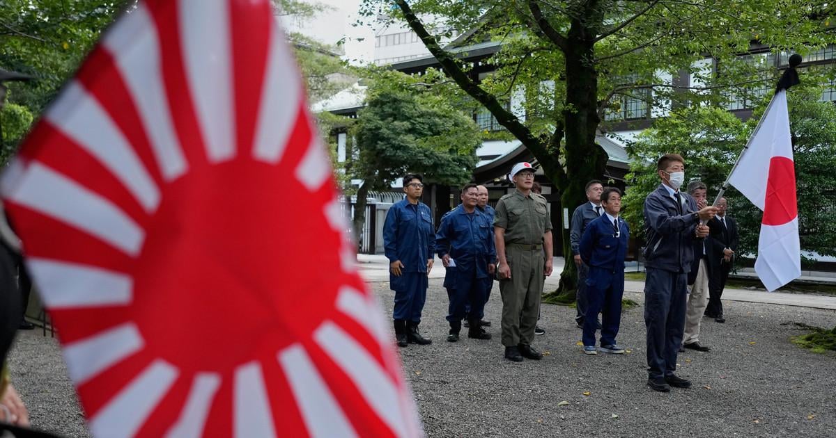 Japonsky minister obrany navstivil controversnu svatynu Jasukuni
